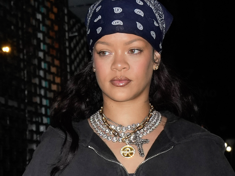 ② rihanna　225 55 19 Rihanna Gives Jersey Trend Luxe Twists With Gucci Bag and