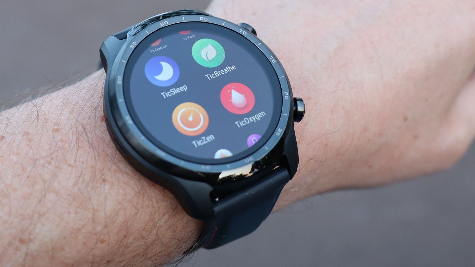 heev　ticwatch pro3 Amazon.com: Ticwatch Pro 3 GPS Smart Watch Men's Wear OS