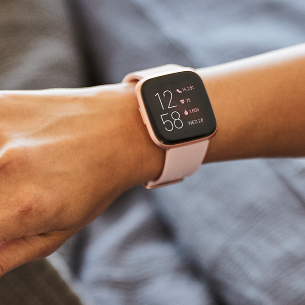 Alexa対応　fitbit versa 2 Amazon.com: Fitbit Versa 2 Health & Fitness Smartwatch with