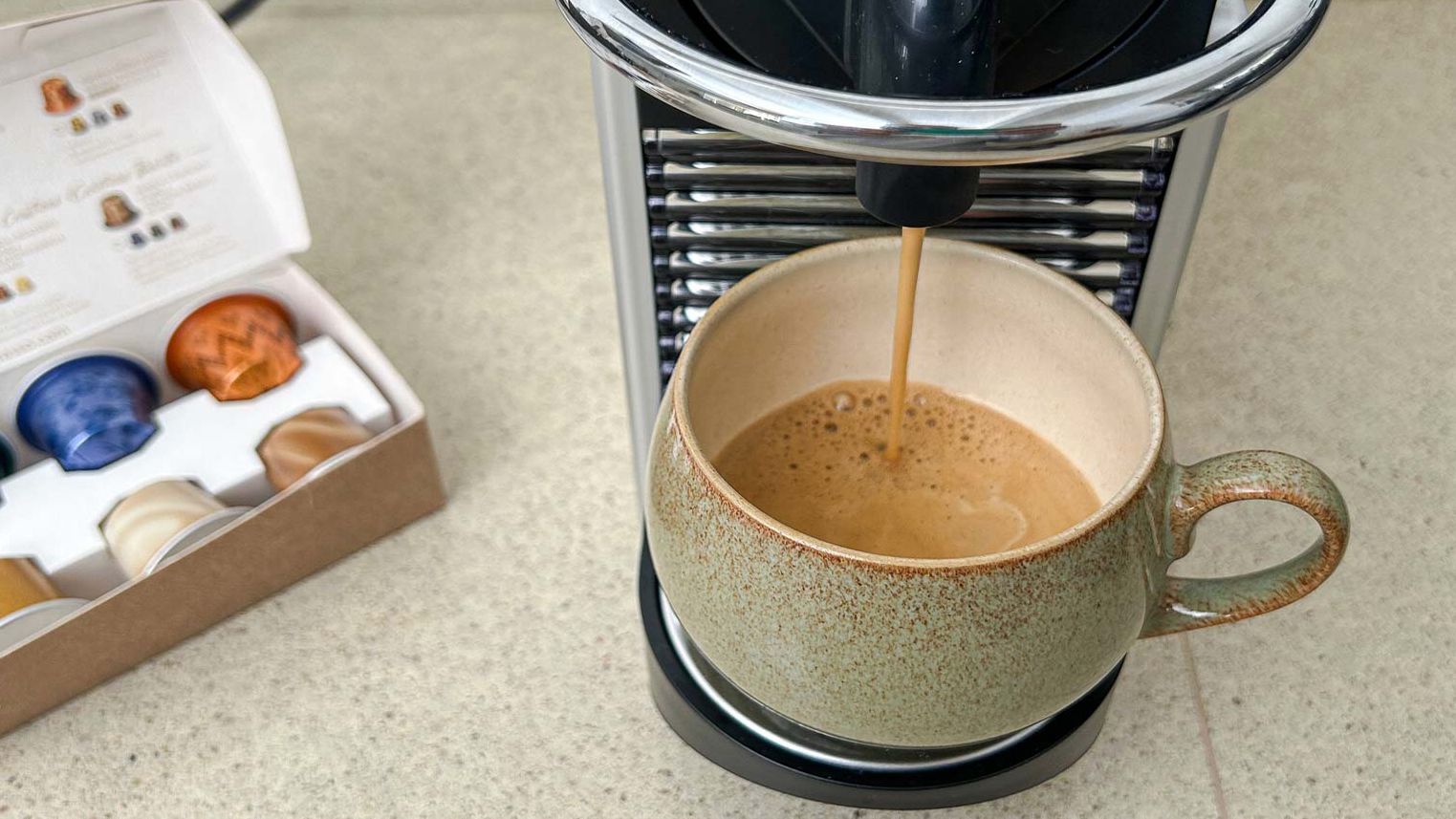 美品】Nespresso PIXIE II (昨年11月購入・使用回数50回 - メルカリ