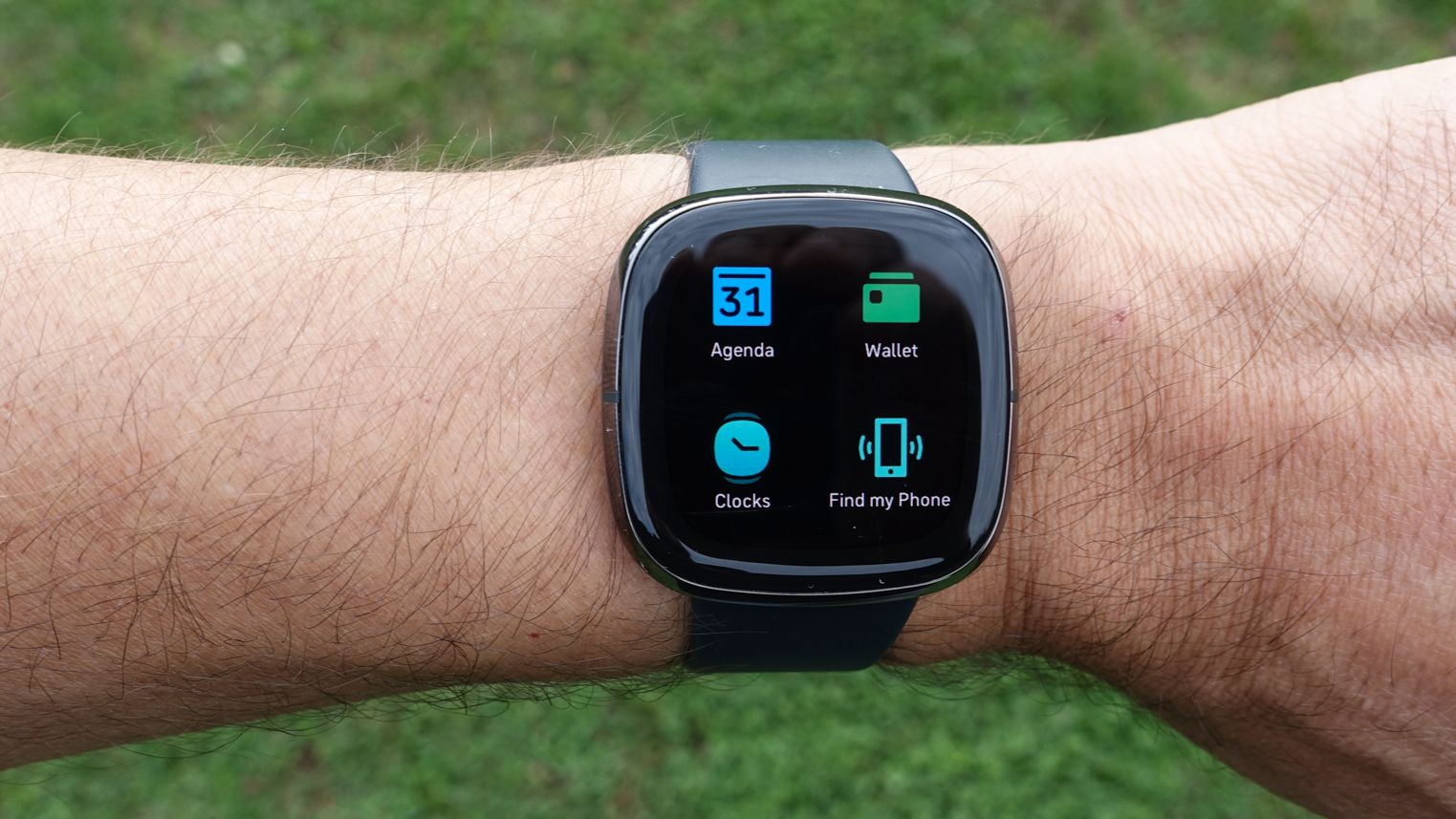 その他 fitbit sence PZmmi3ZAiDfGa8WzPt9i6f.jpg