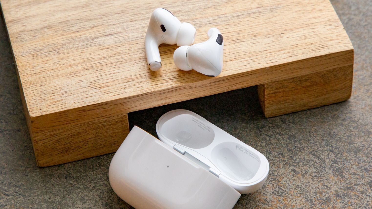 Apple AirPods Pro 第1世代 （2019） Amazon.com: Apple AirPods Pro - 1st Gen (Renewed) : Electronics