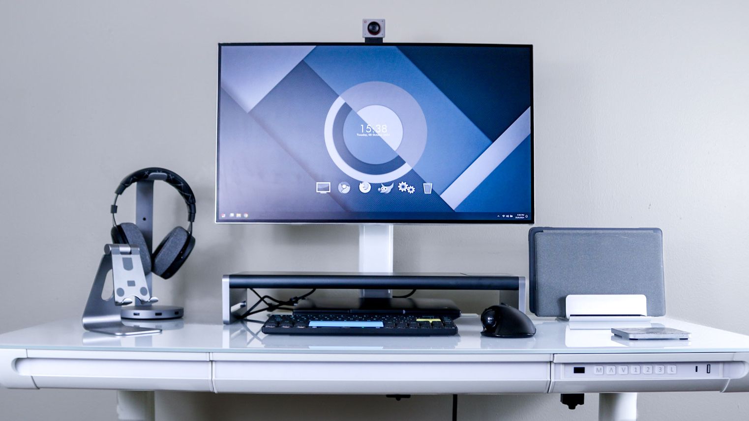 LiftSync Clear Plus review: a sleek, glass standing desk with