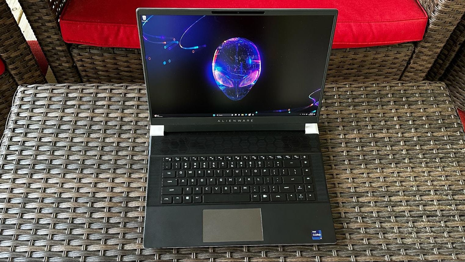 Alienware x16 (2023) Review: Compromised Performance in a Pretty