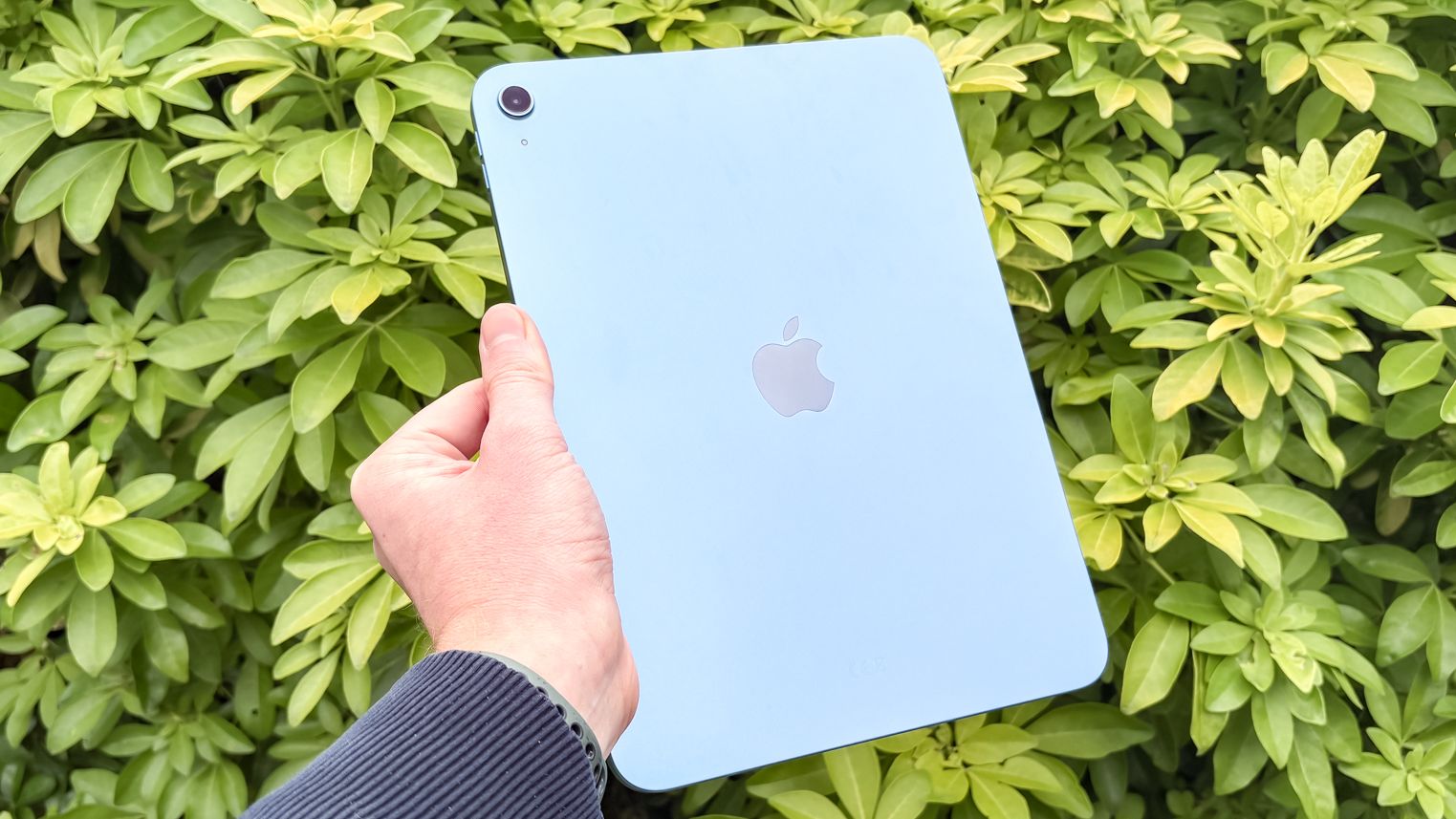 トーマス iPad 11世代 128gb 11インチiPad Air Wi-Fiモデル 128GB