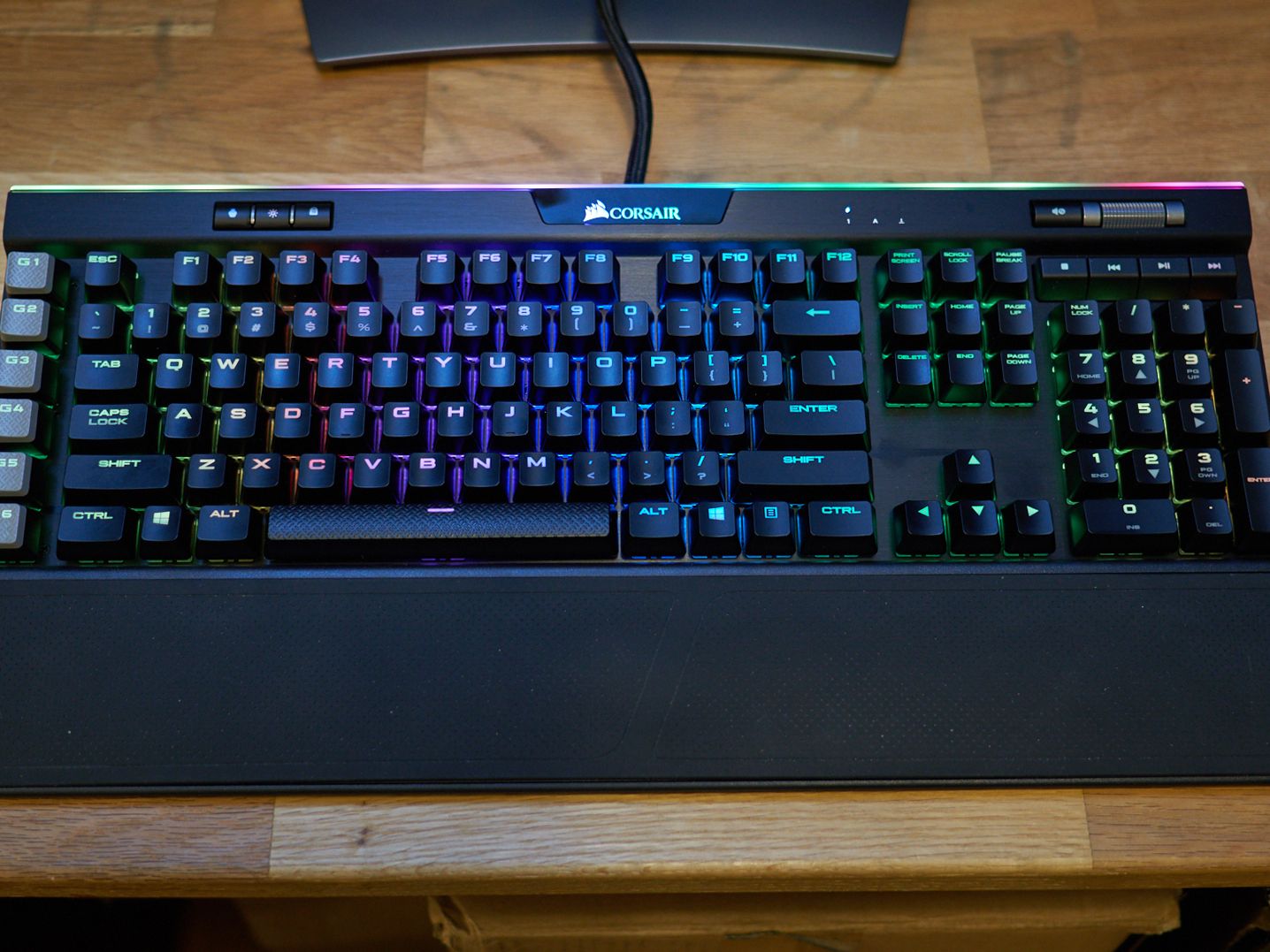 その他 CORSAIR K95 RGB PLATINUM CZJNXHh8vxNotRDiQP4TCF.jpg