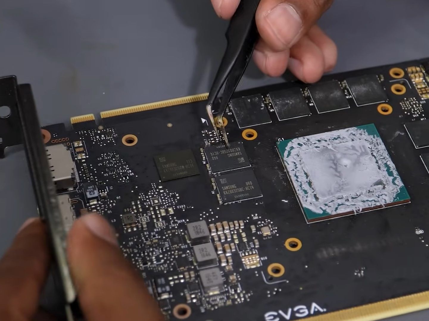 Brazilian modders double Nvidia RTX 2080 memory but only see