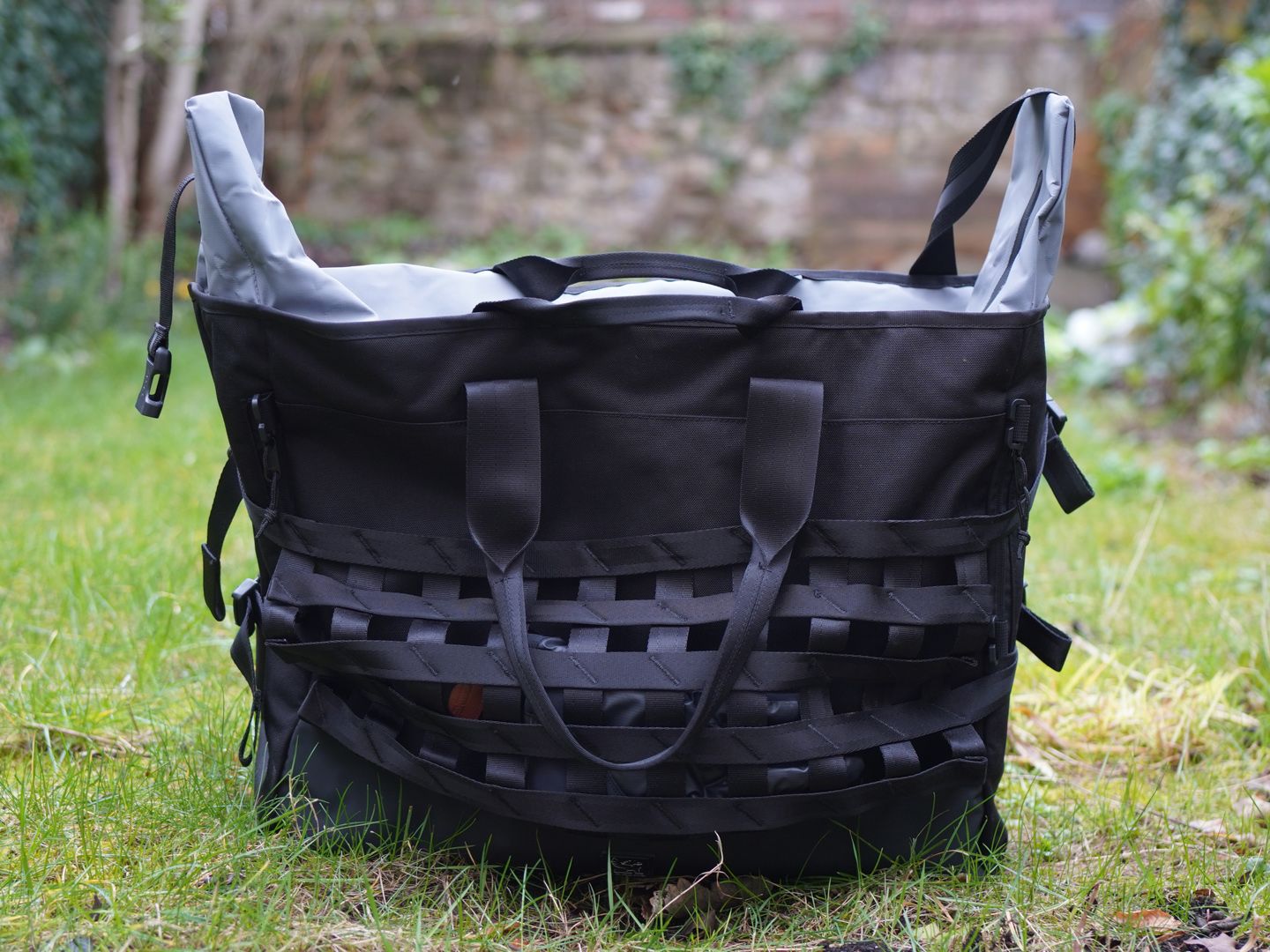 バッグ CHROME BARRAGE DUFFLE 55L Chrome Industries Barrage Duffle review: Top-notch holdall | T3