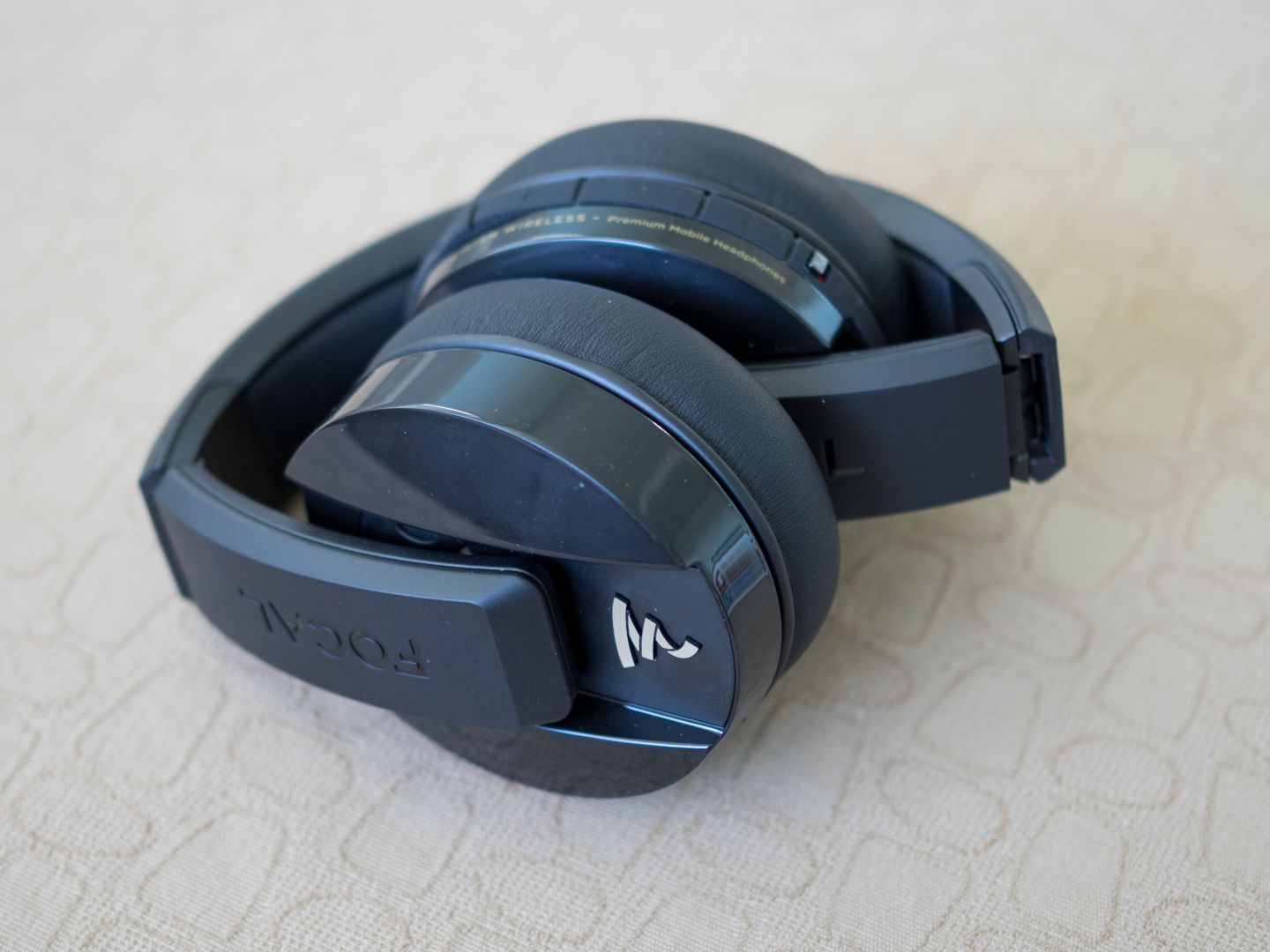 Focal Listen Beyond ブラック ワイヤレスヘッドホン Amazon.com: Focal Listen Wireless Bluetooth Headphones