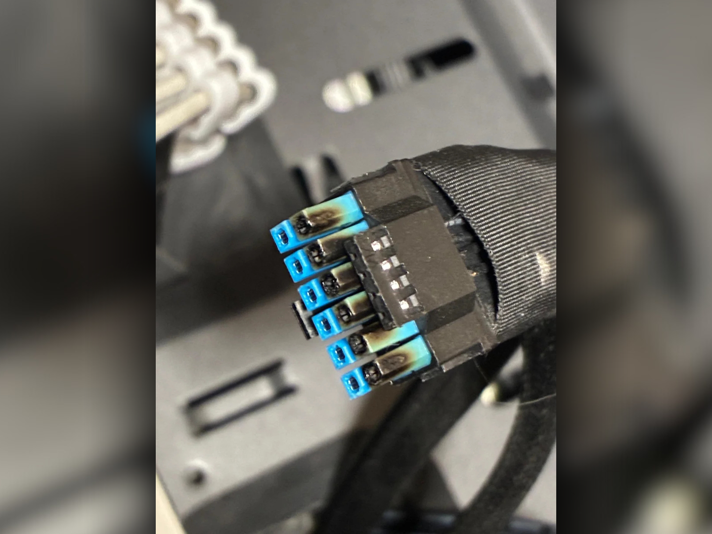 GTX1650＋i7 4770＋マザーボード＋電源ユニット他 Another 16-pin GPU power connector gets scorched, but this time