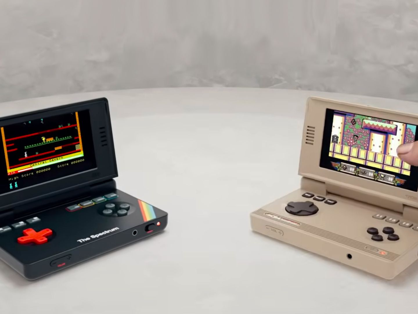ゲームボーイ The upcoming C64 and ZX Spectrum handheld just got hit with a six