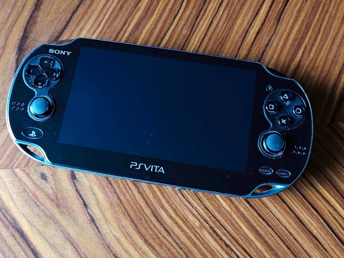 PlayStation®Vita クリスタル・ブラック 3G/Wi-Fiモデル