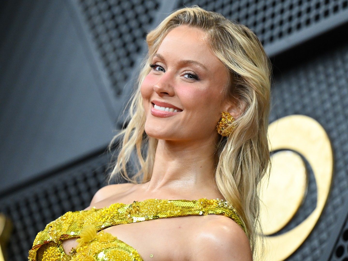 Zara Larsson Is Making Glitter Body Makeup a Thing Again | Marie Claire Zara Larsson Is Making Glitter Body Makeup a Thing Again | Marie Claire