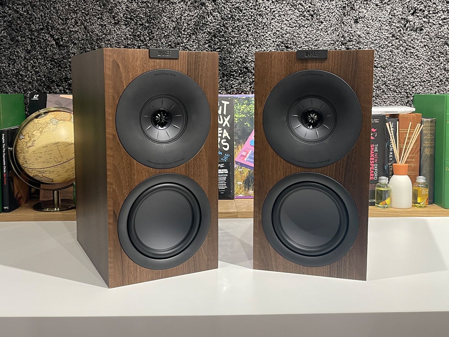 KEF 3WAY Q Concerto  美品 KEF Q Concerto Meta 3-Way Bookshelf Speakers (Pair) | ListenUp