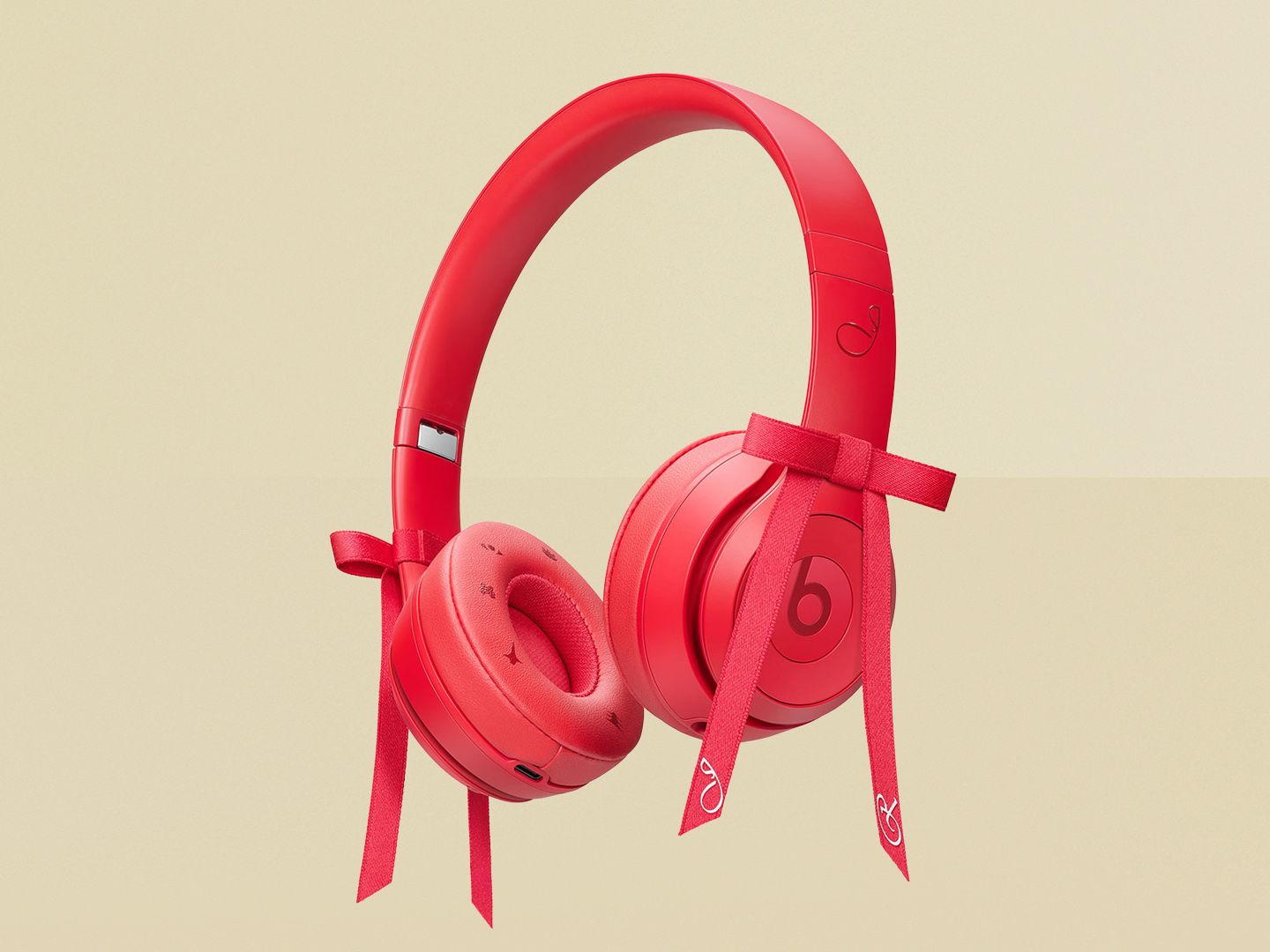ヘッドホン Beats Solo 4 JENNIE Special Edition Red Beats Solo 4 JENNIE Special Edition are as vivid as her album!