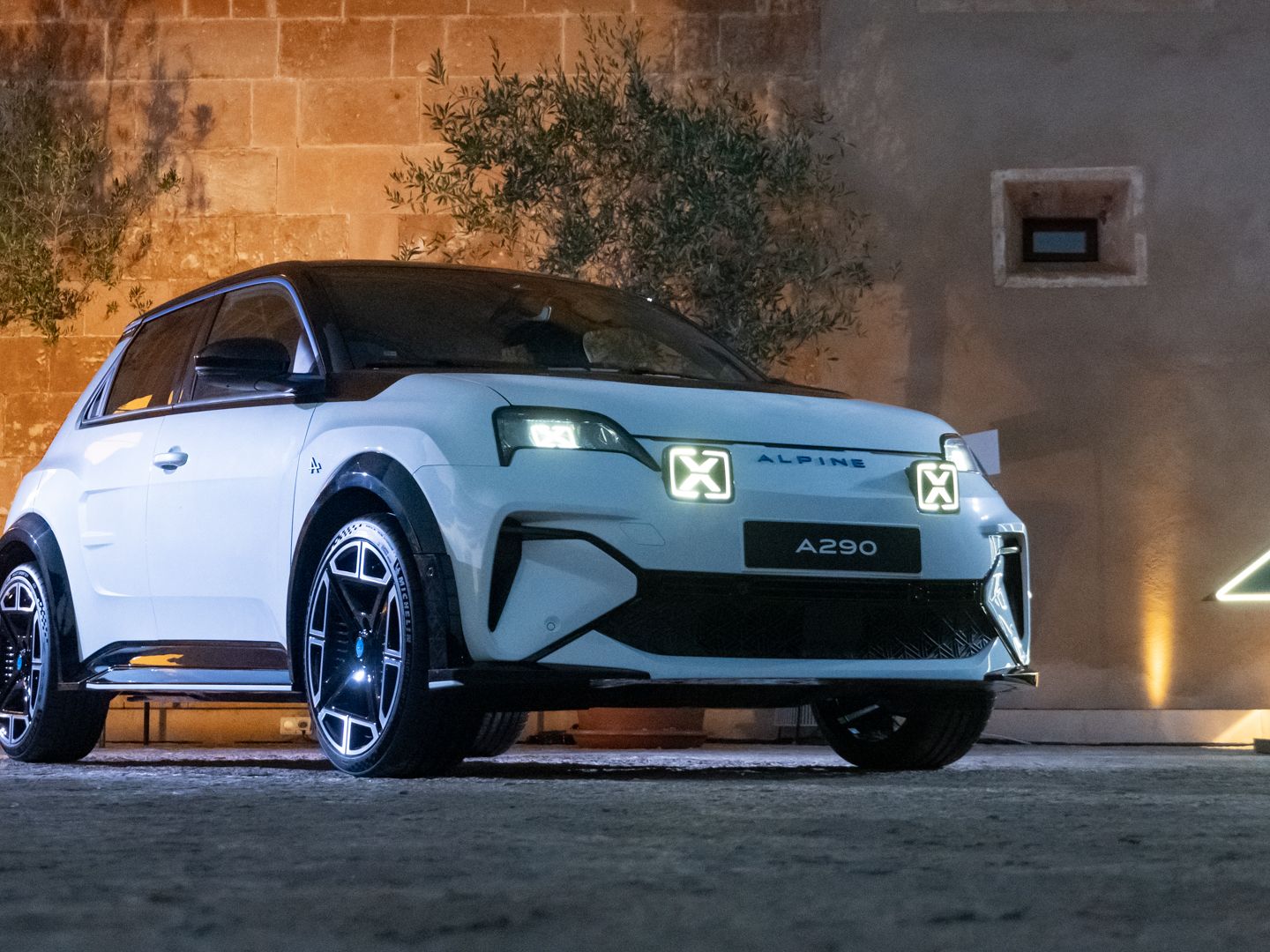 洋書　ALPINE AUTO TEST NEW 2024 Alpine A290 β - Test DRIVE - YouTube