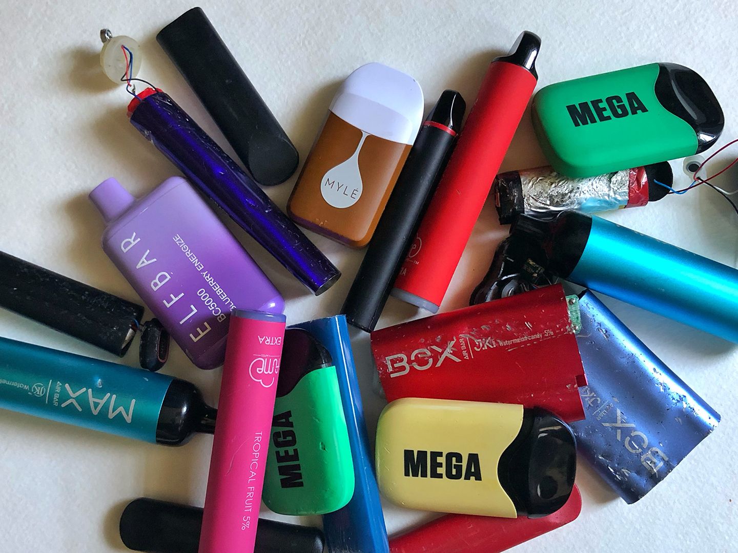 500 disposable vapes recycled into a powerwall to power a house and  workshop — enough juice for up to eight hours of home usage or three days  of work