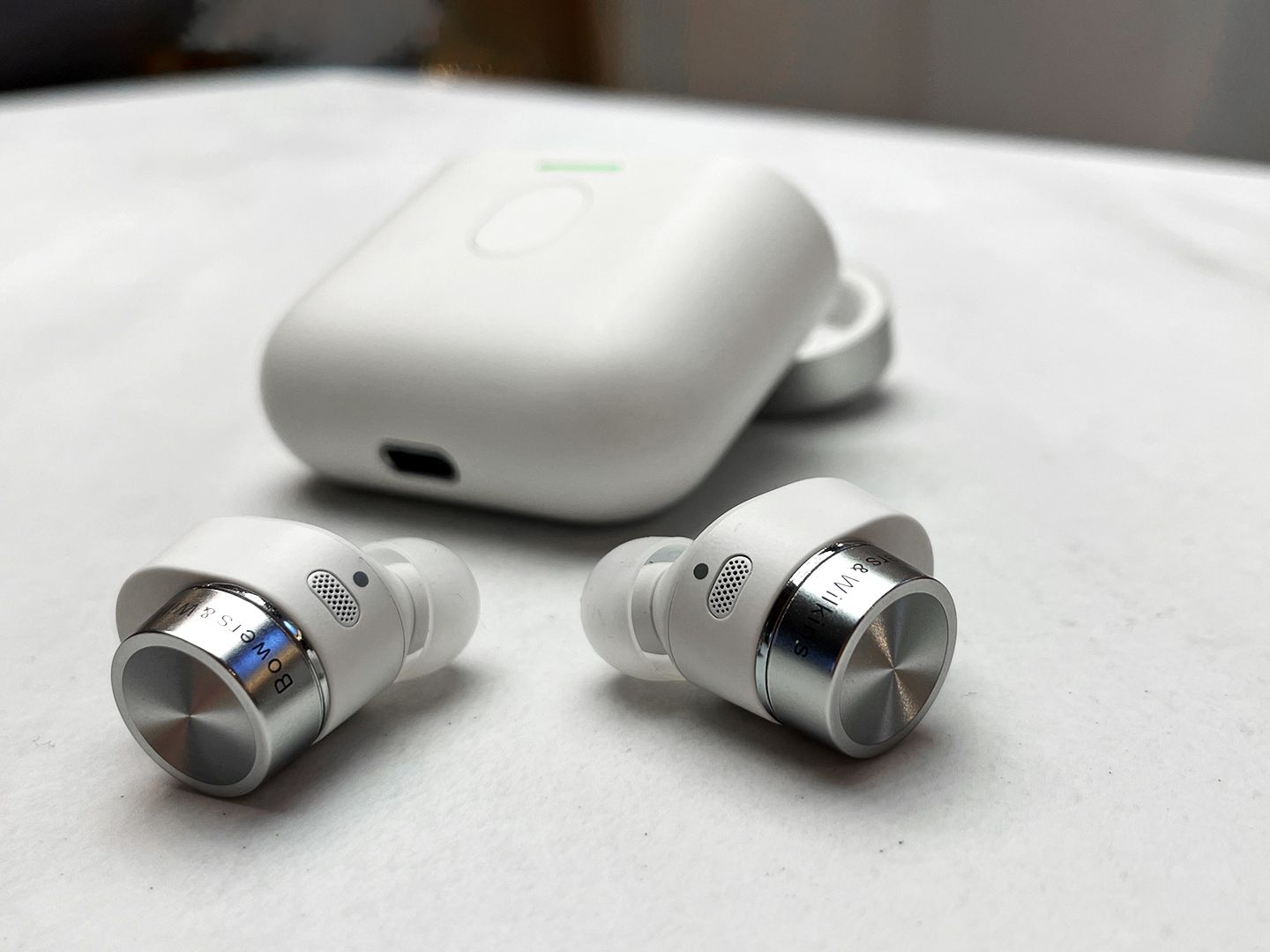 Bowers & Wilkins Pi7 S2 review: Premium earbuds with not-so