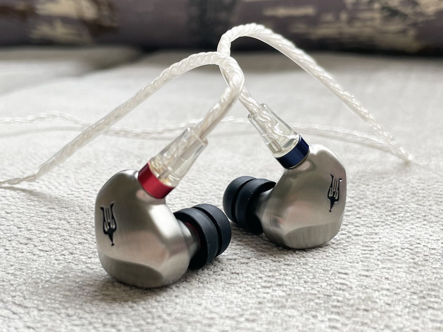 イヤホン MEZE Audio RAI SOLO ML7b54r8Bxy6xrGP9QNWtC.jpg
