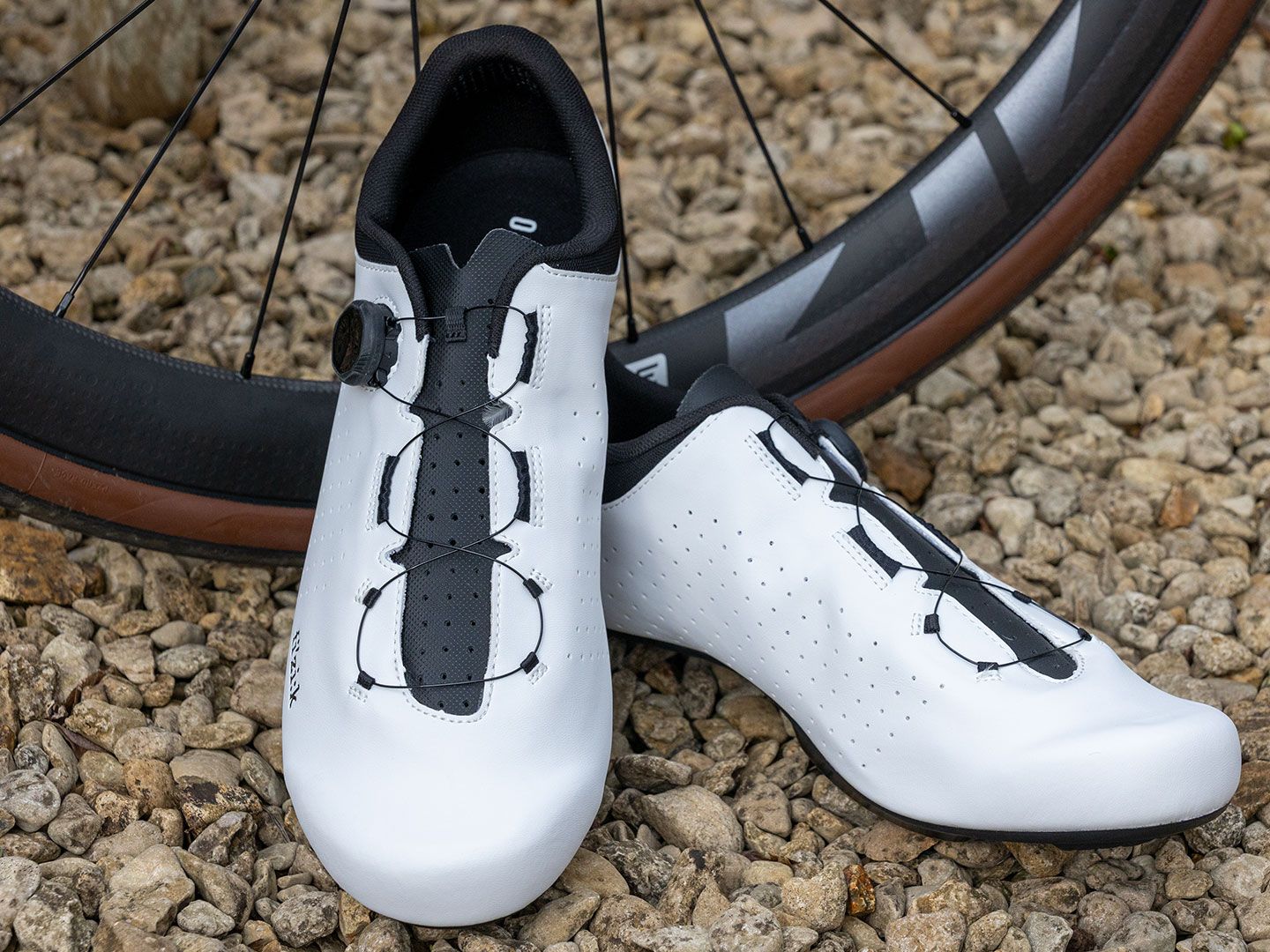 Fizik Vento Omna Wide shoe review: Yeti sneakers for those