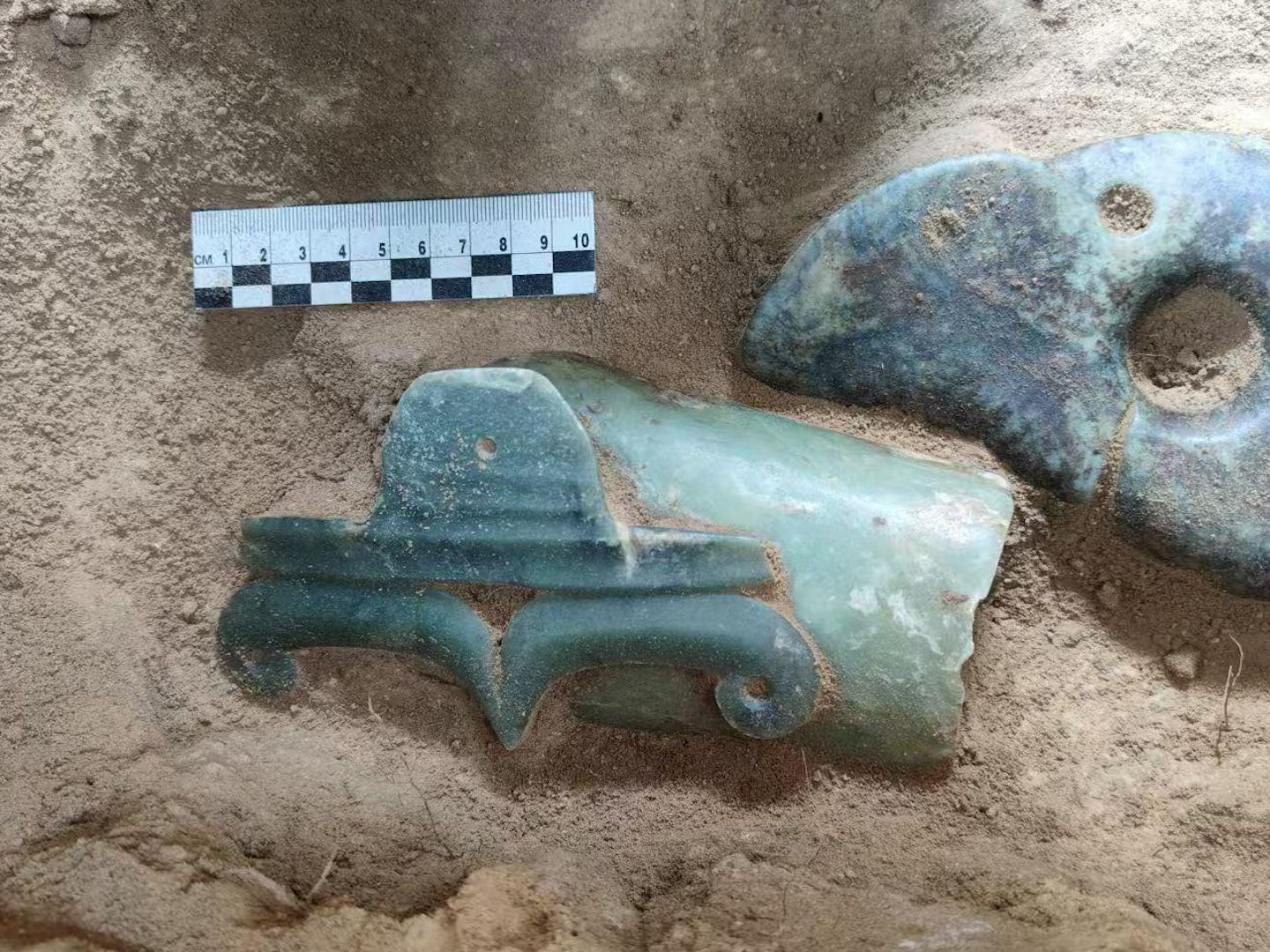 5,000-year-old jade 'dragon' unearthed in tomb in China | Live Science