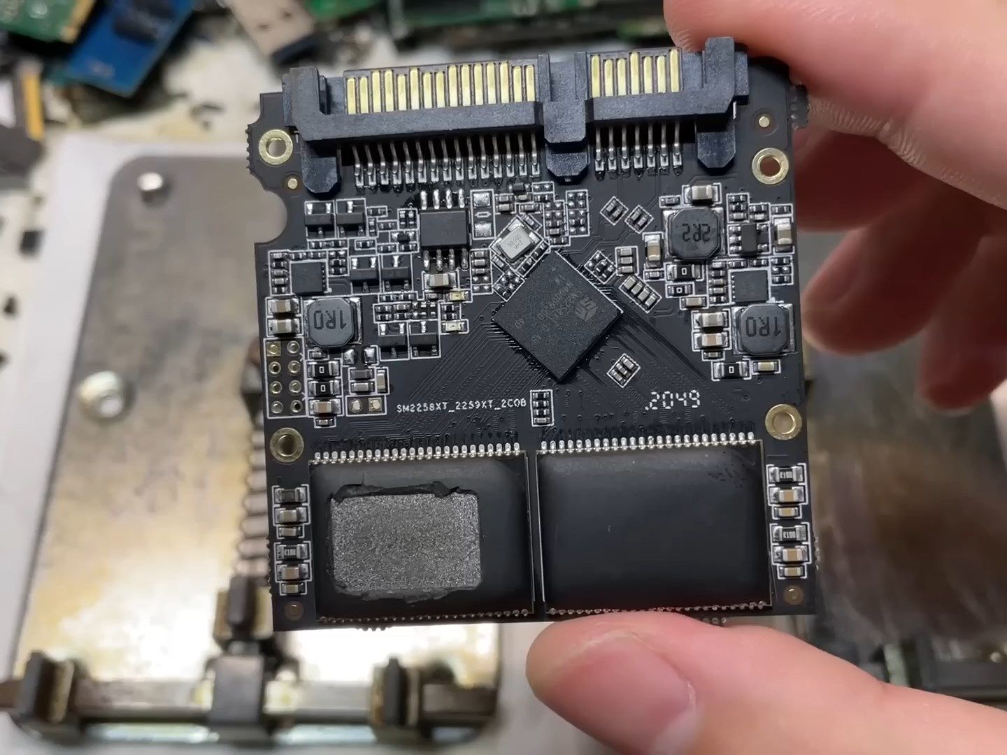 Alleged SK hynix-Made NAND For Apple Discovered Hiding In