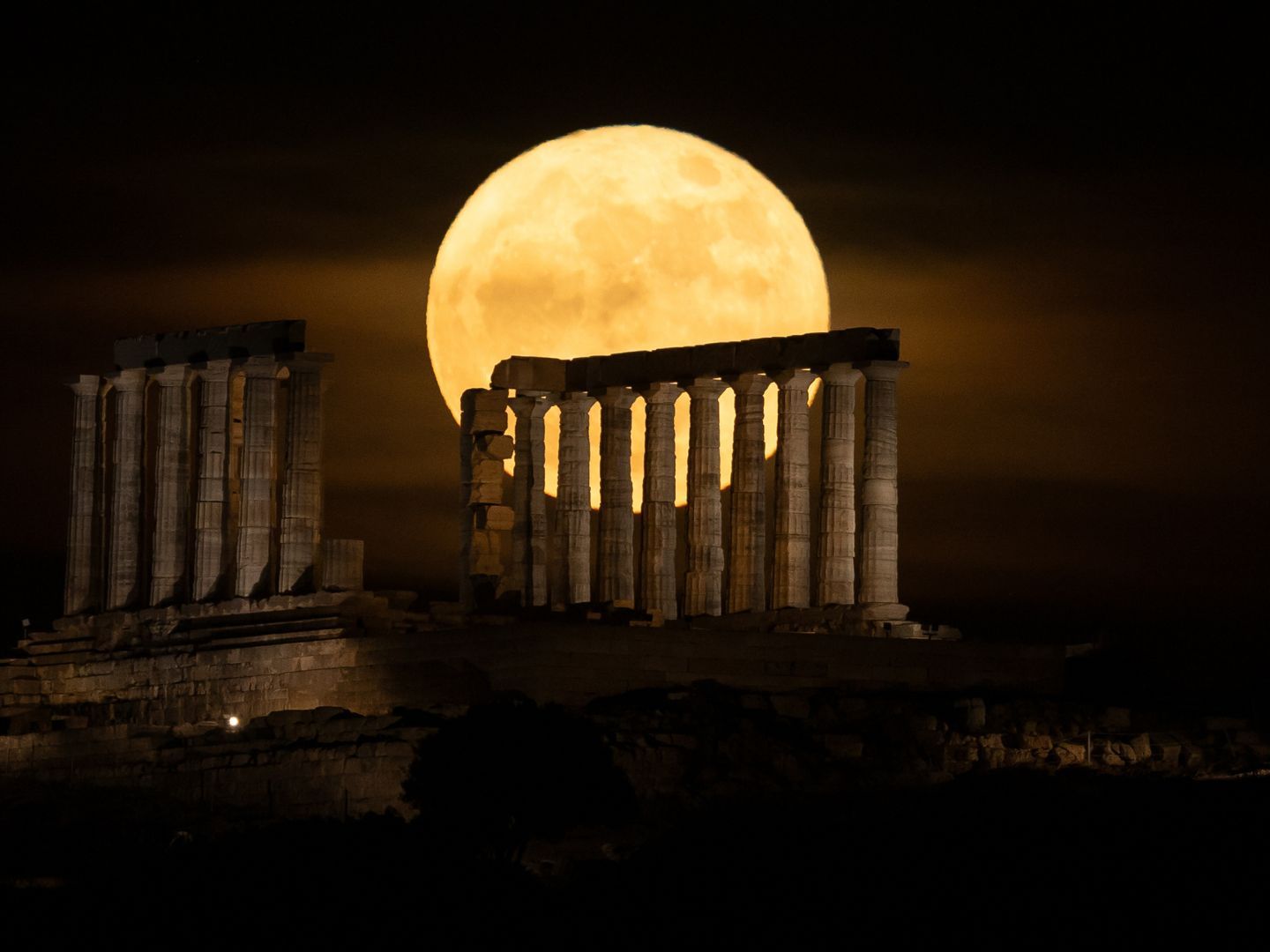 May's Blue Moon wows stargazers worldwide — see these stunning