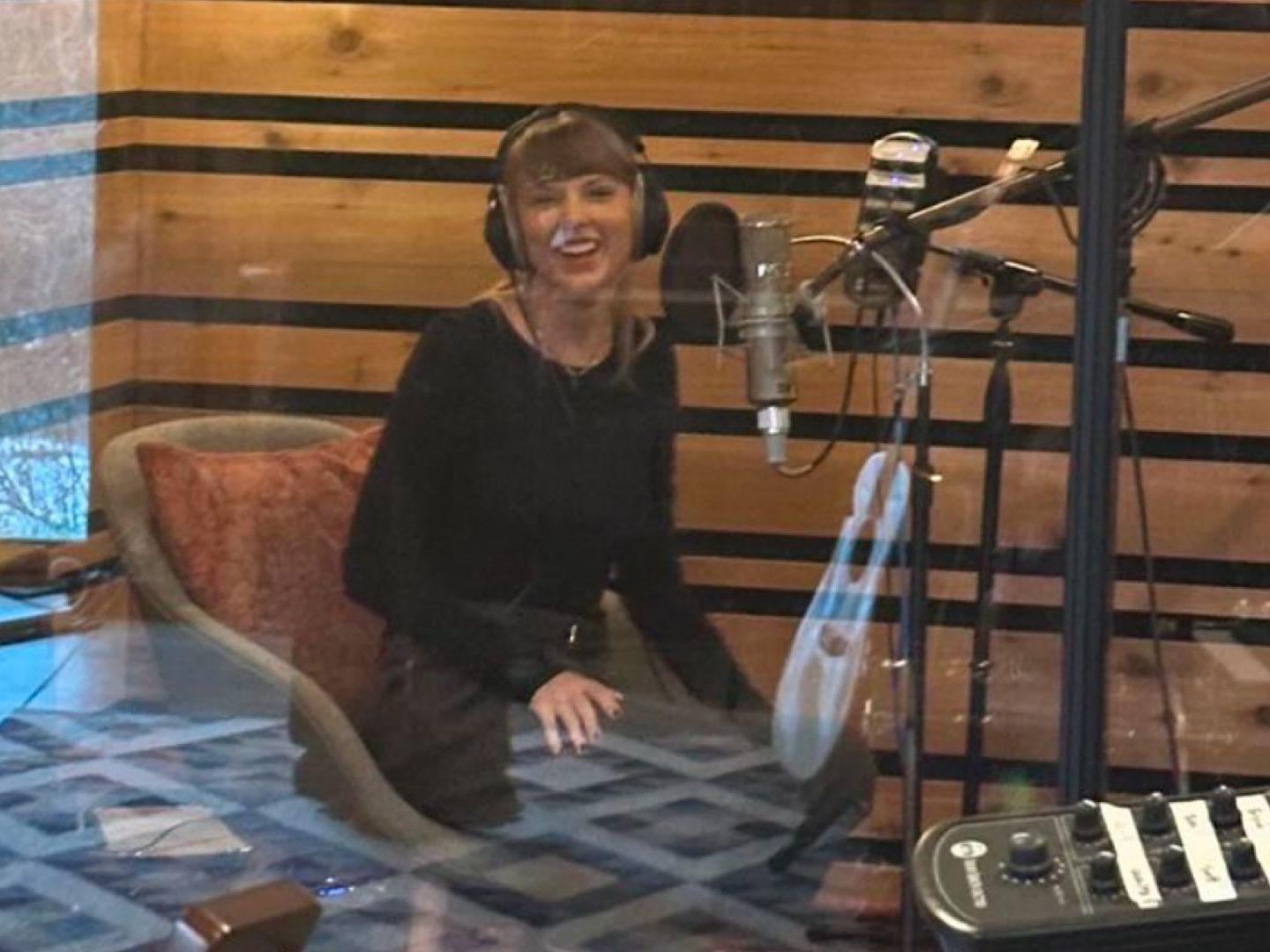 Who Helped Taylor Swift Write 'The Tortured Poets Department