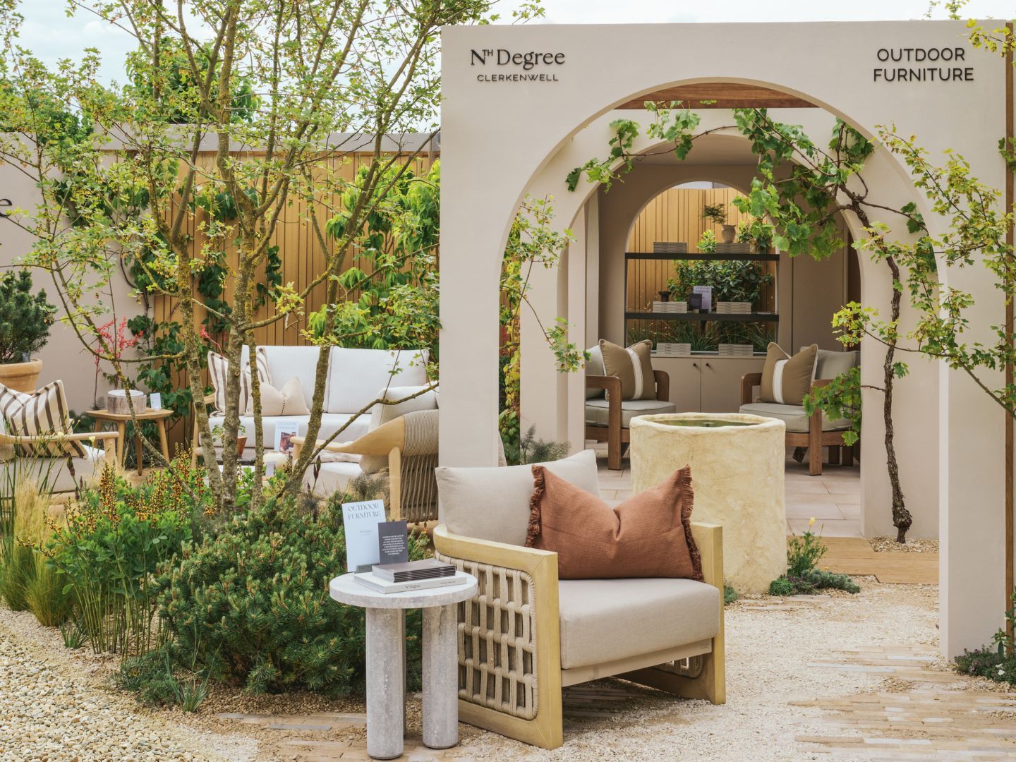 BORDERS at BALCONY TEE フラワーdrawer セブンテン The 5-Star Chelsea Flower Show Stand Inspired by the Japanese