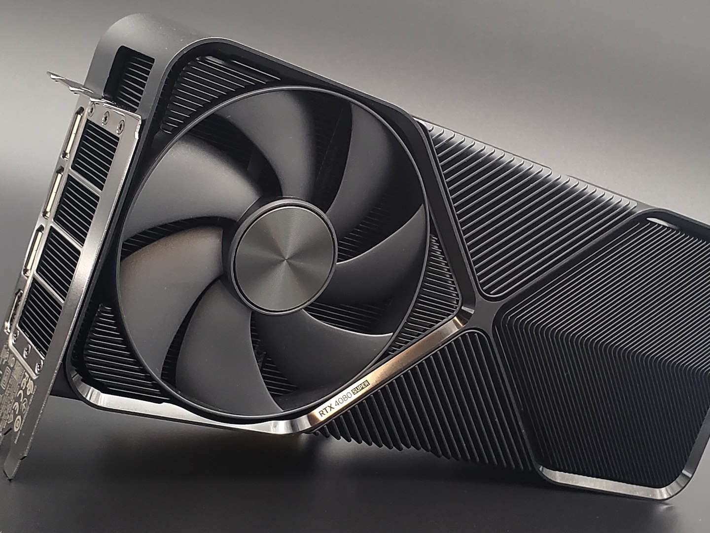 RTX 4080 SUPER　 Founders Edition YyegbDygGBwydKJ2Gyu6h8.jpg