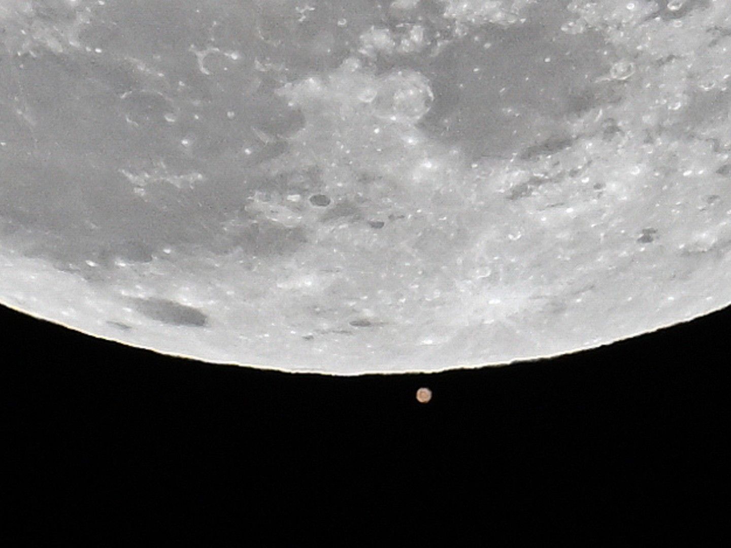 Mars hides behind the Full Wolf Moon in gorgeous photos from