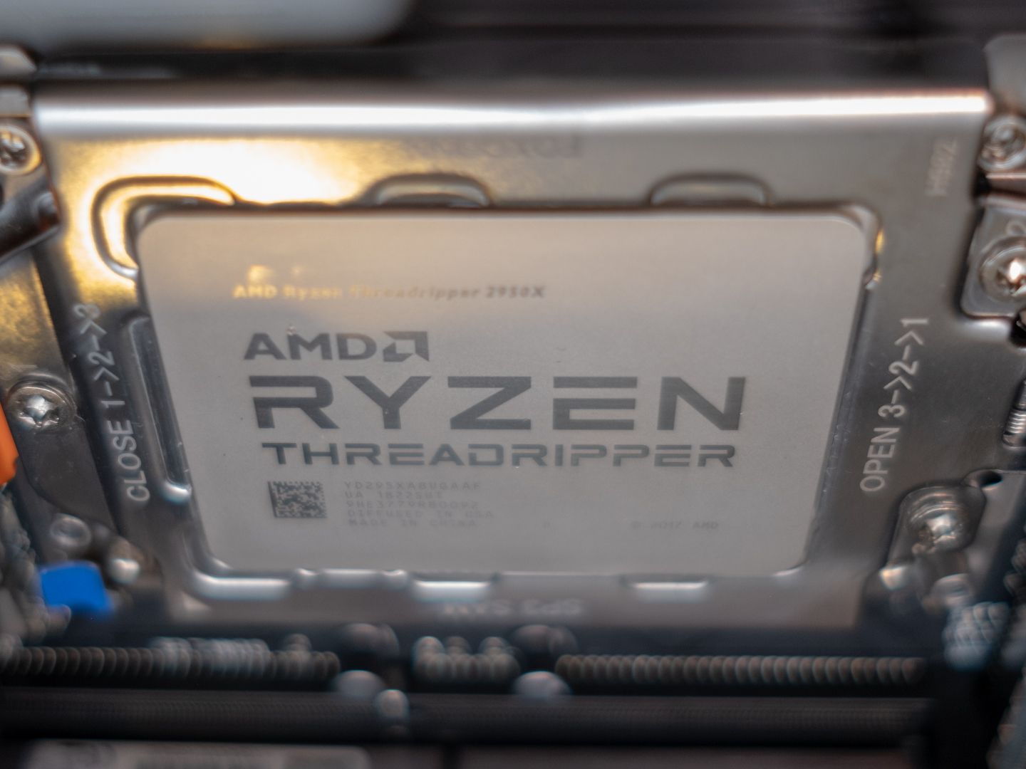 AMD Ryzen ThreadRipper 3990X  　CPU AMD Ryzen Threadripper 3990X CPU 64 Cores Prozessor Up to
