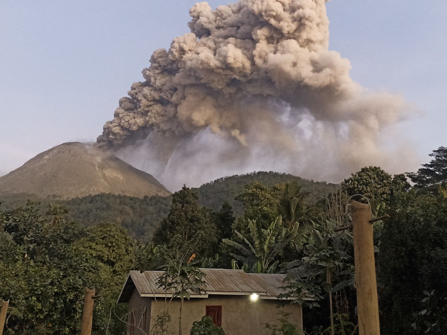 Indonesia volcano eruption kills at least 10 | Live Science