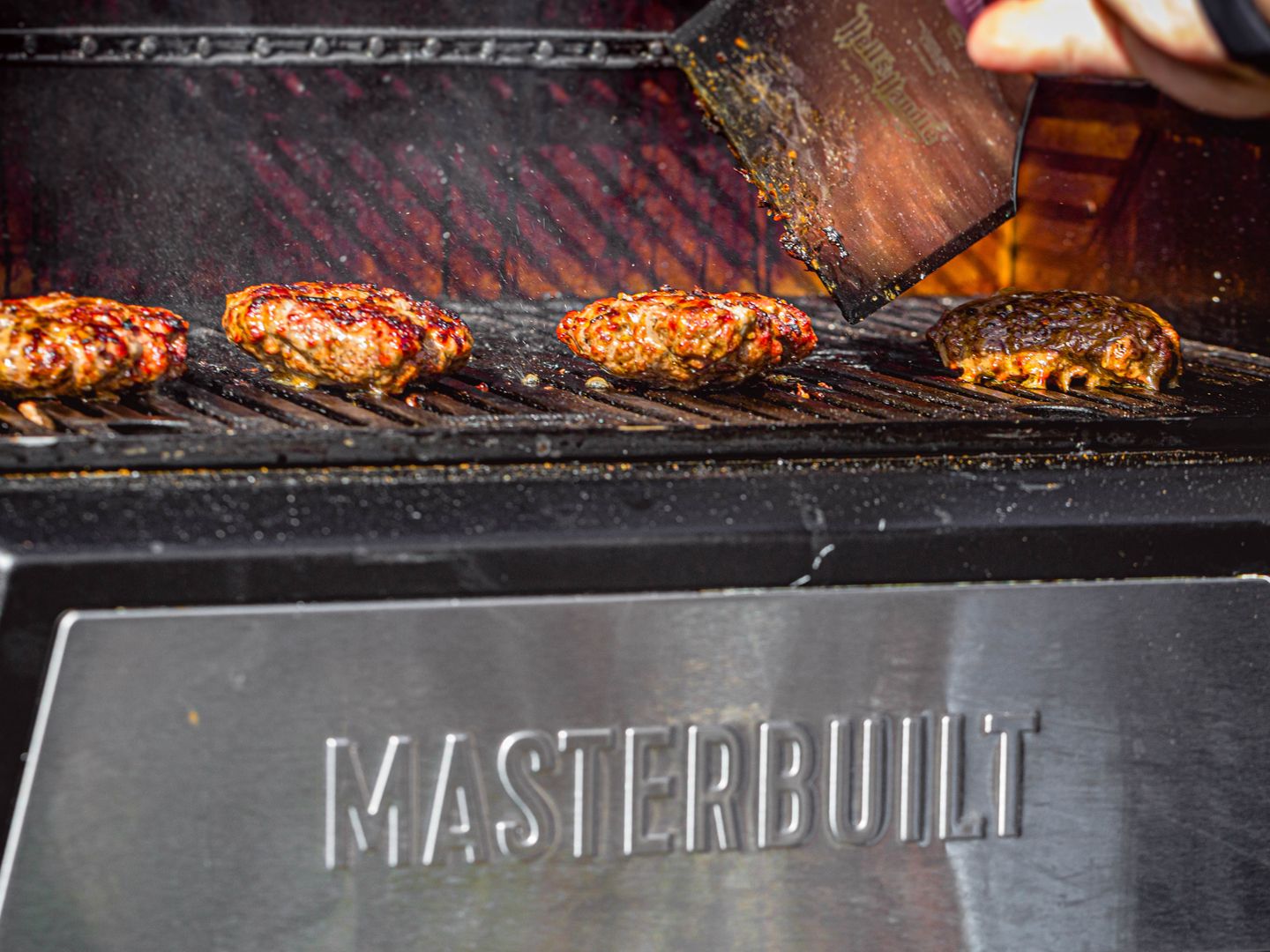 Masterbuilt Gravity Series 560 Grill With Charcoal Hopper