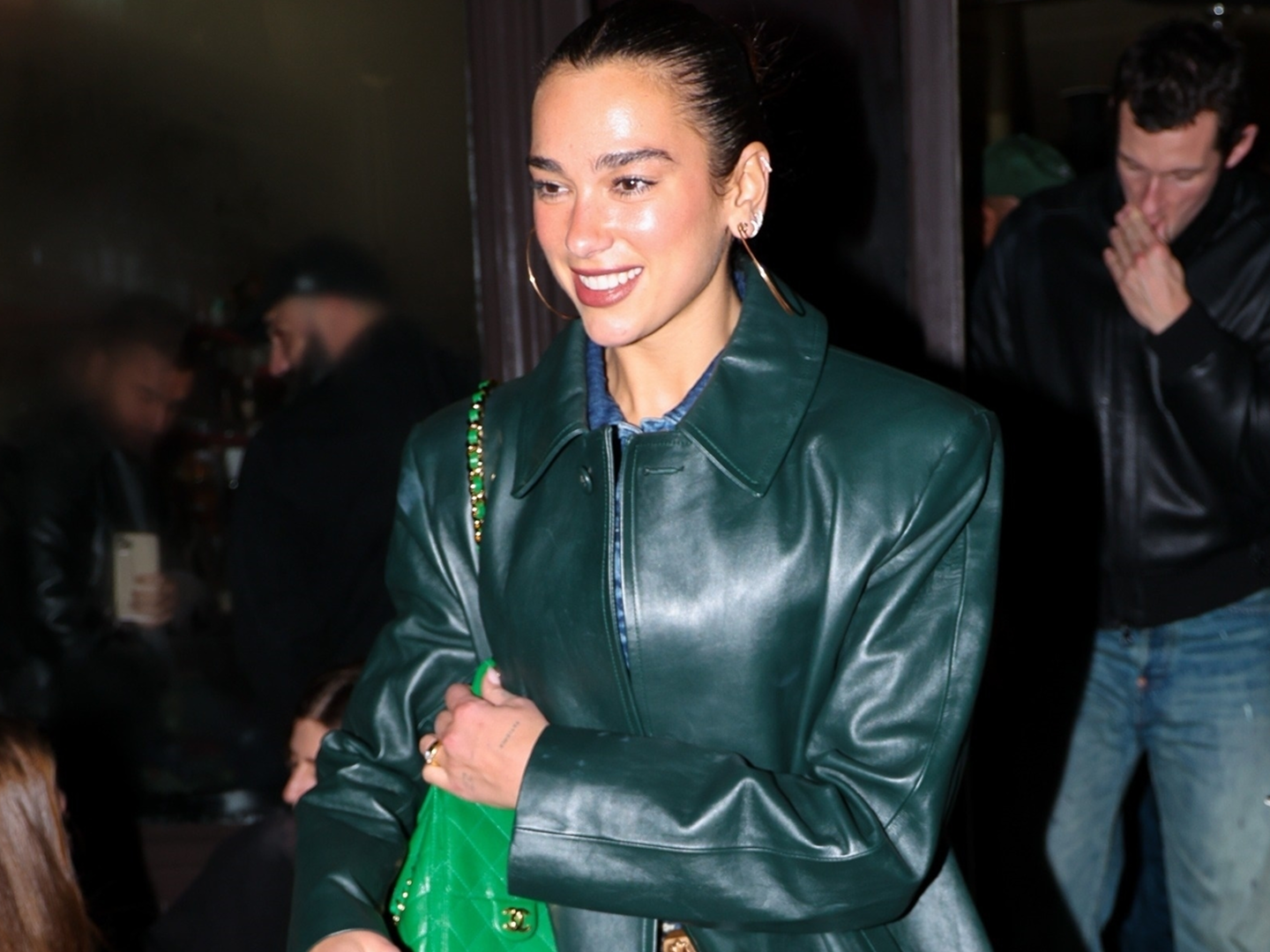 90s ヴィンテージ 本革 緑 レザーコート Y2K ファー切替 装飾 ロング Dua Lipa Tucks Her Jeans Into Literal Boots With the Fur | Marie
