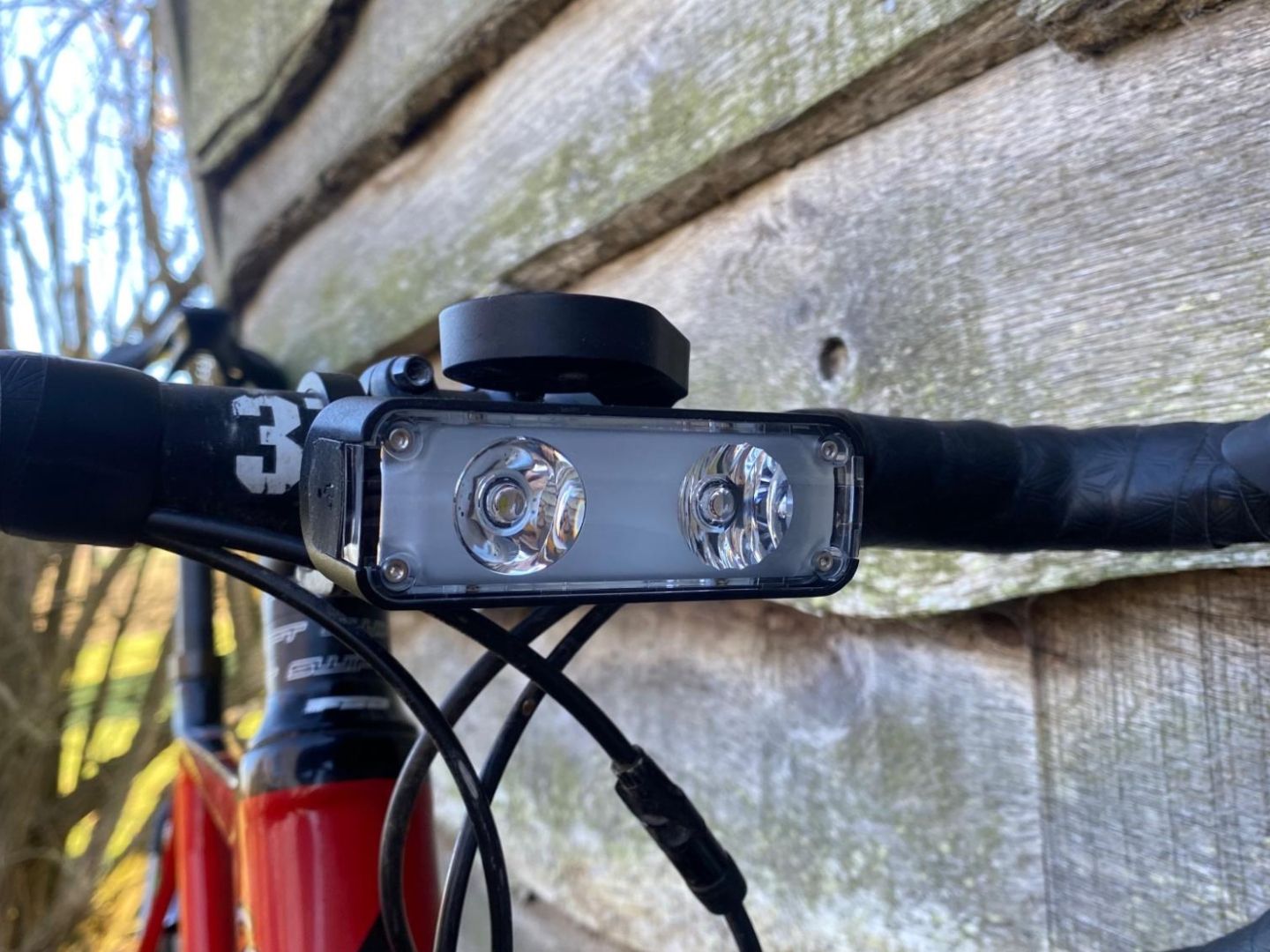 スペシャライズドSpecialized Flux 1250ヘッドライト Flux™ 1250 Headlight