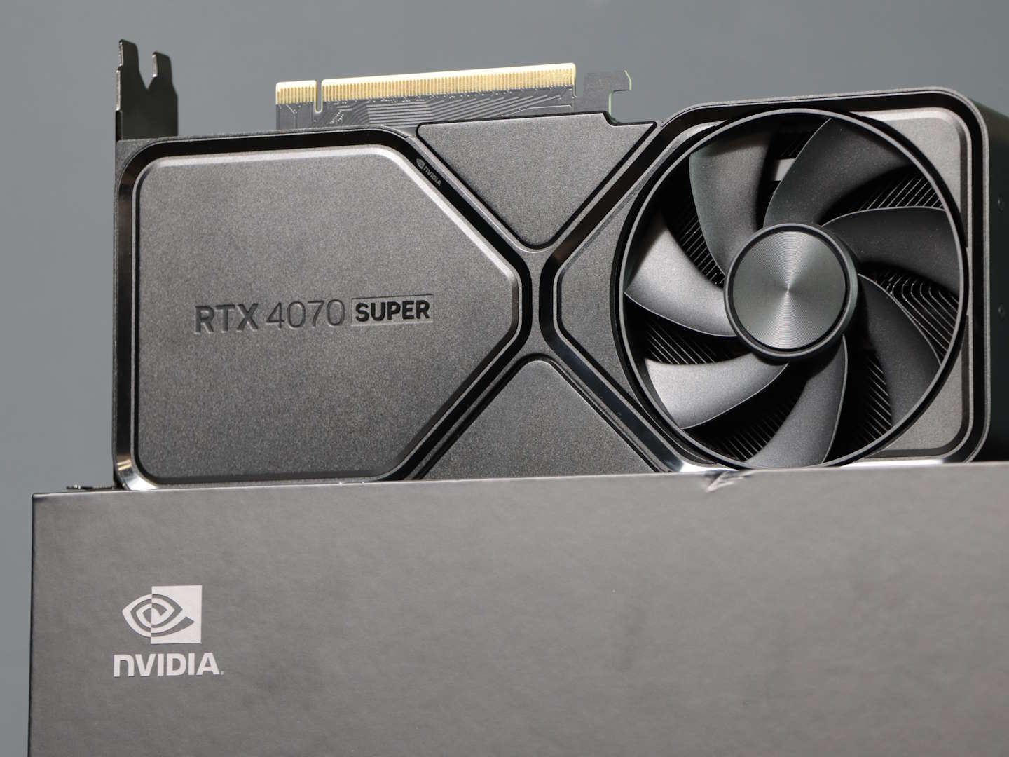 【かどた】【新品未開封品】GEFORCE RTX 4070 SUPER eexQizhxGdny87wQtfrswd.jpg