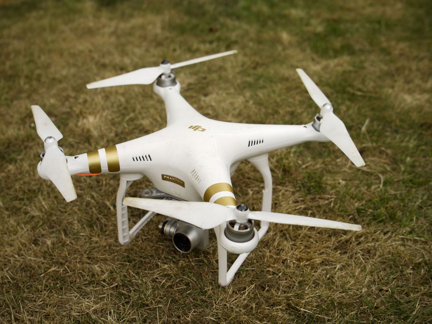 DJI Phantom３ Pro Amazon.com: DJI Phantom 3 Professional Quadcopter 4K UHD Video