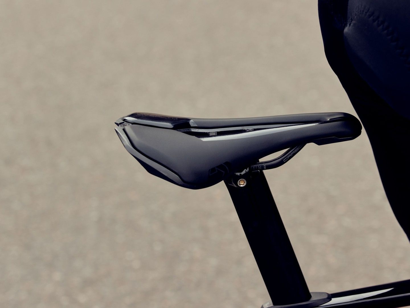 ShimanoPro Stealth curved Teamサドル　142mm PRO Stealth Curved Team Saddle | Pro Bikegear