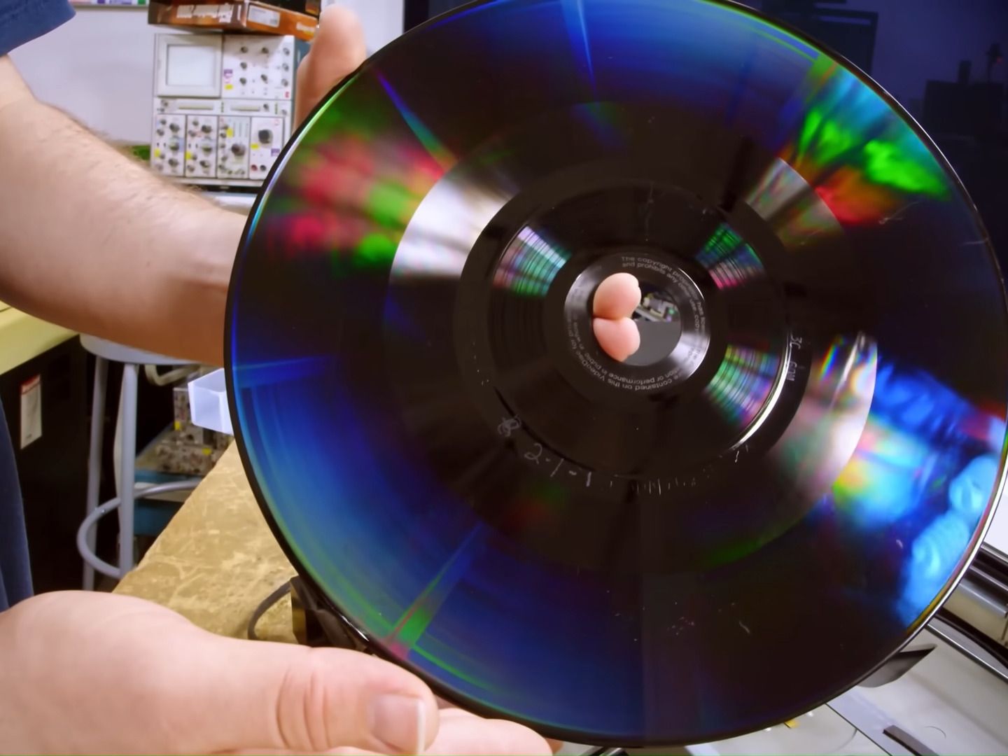 Microscopes can clearly see the video on the surface of a CED