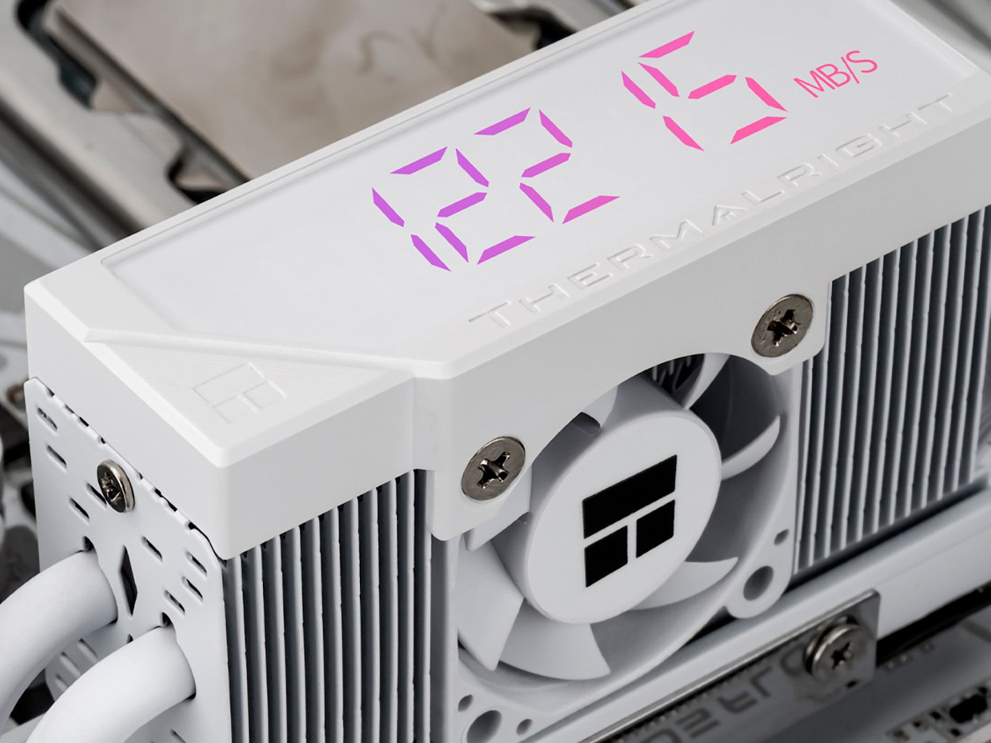システムトニック10 200ml 2本 M.2 SSD cooler displays your SSD's performance and vitals in real