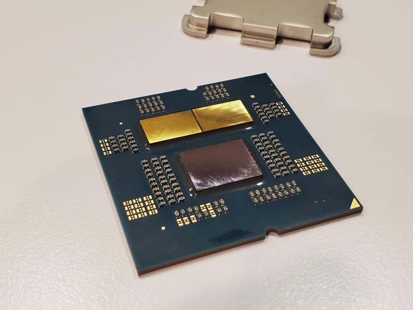 CPU AMD CPU AMD Unveils 3D V-Cache Zen 4 CPUs At CES With A Killer 16