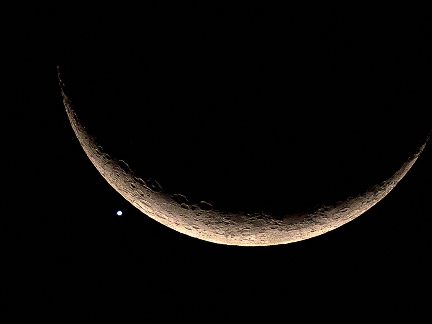 See the crescent moon take flight with Venus in the predawn sky on