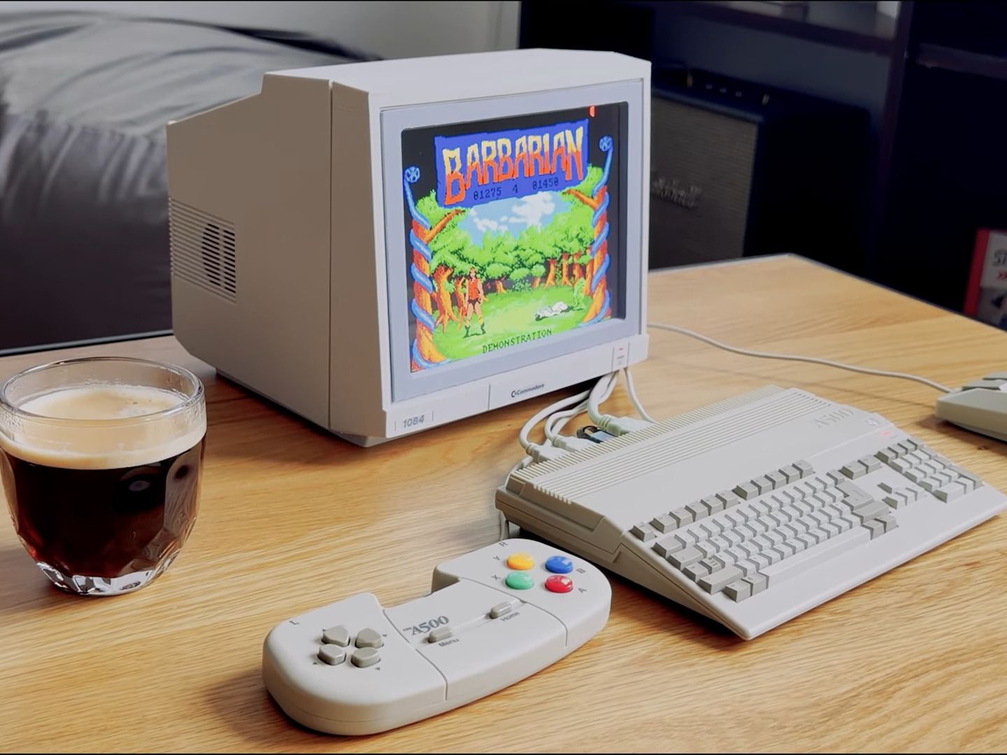 D*e様 Commodore Amiga A500 mini セット Amiga A500 Mini user builds working scale-sized Commodore 1084