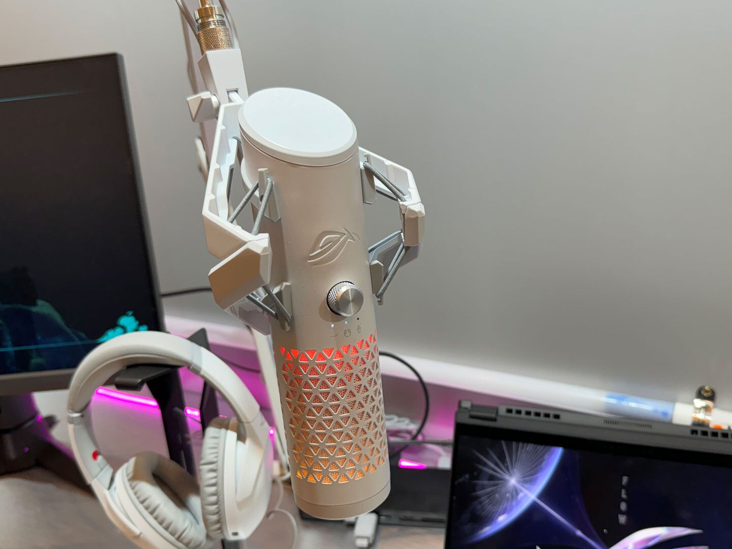 Asus' new ROG Carnyx gaming microphone is aimed at the high
