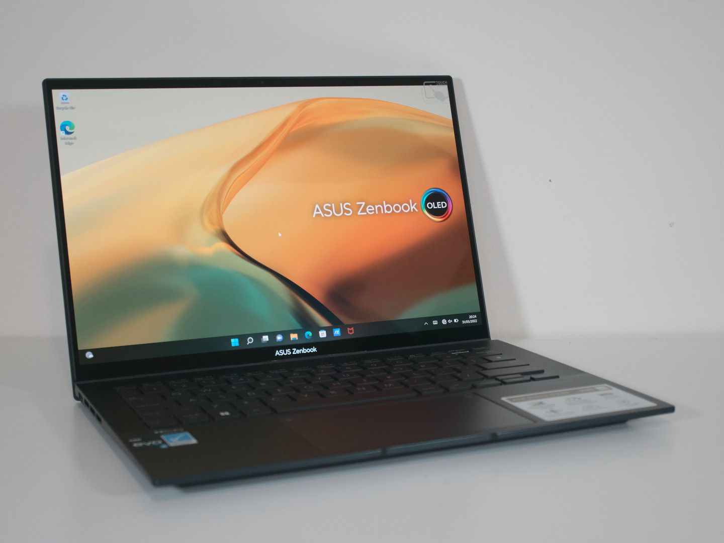 ASUS ux3402za ノートパソコン zenbook 14インチ OLED wP394toHDWwTZbfbNr2MqE.jpg
