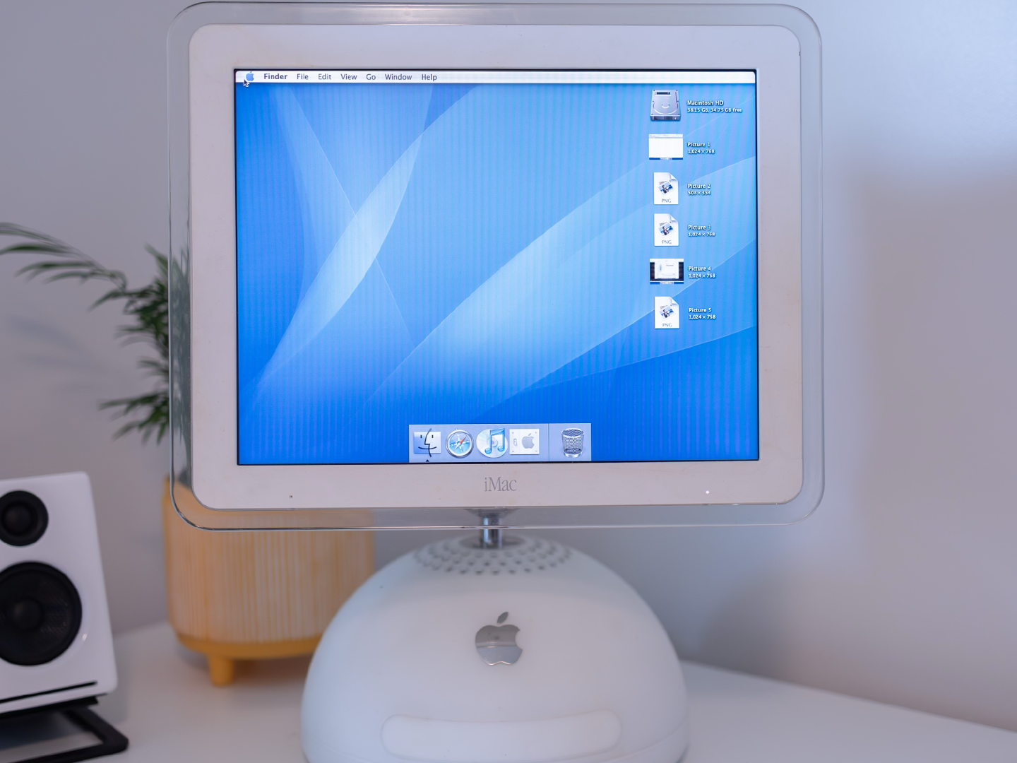 Using a G4 iMac in 2023 to mark its 20th anniversary: a