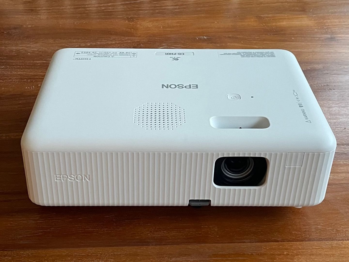 プロジェクター EPSON PROJECTOR Epson CO-FH01 review: a portable, cheap projector for office and