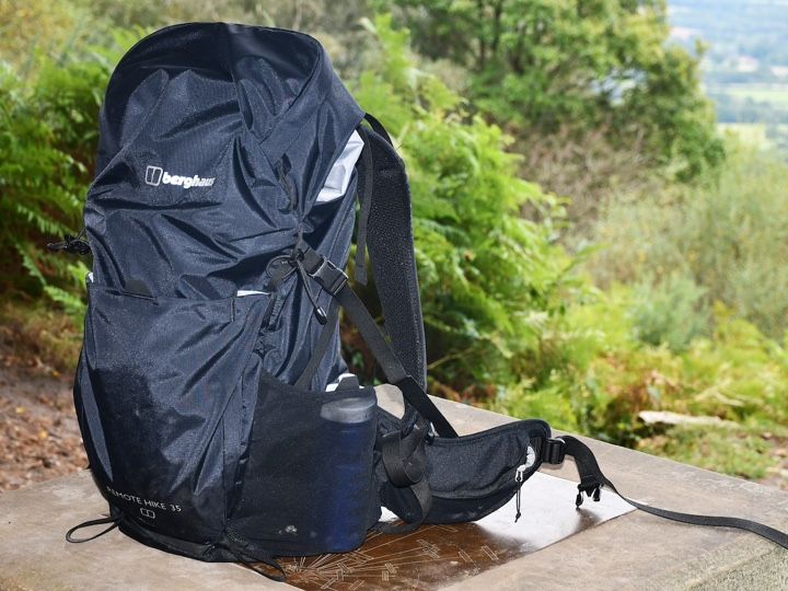 新品✨berghaus REMOTE 28 ブラックリュック　多機能 Amazon.co.jp: berghaus REMOTE 28 ブラックリュック : ファッション