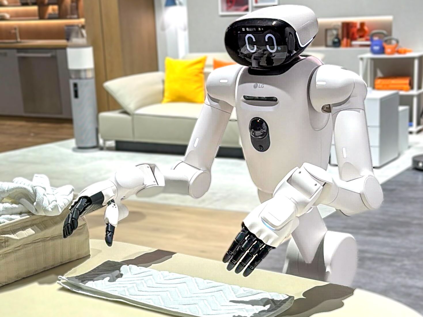 I saw the LG CLOiD robot fold laundry at CES 2026 — it did not go